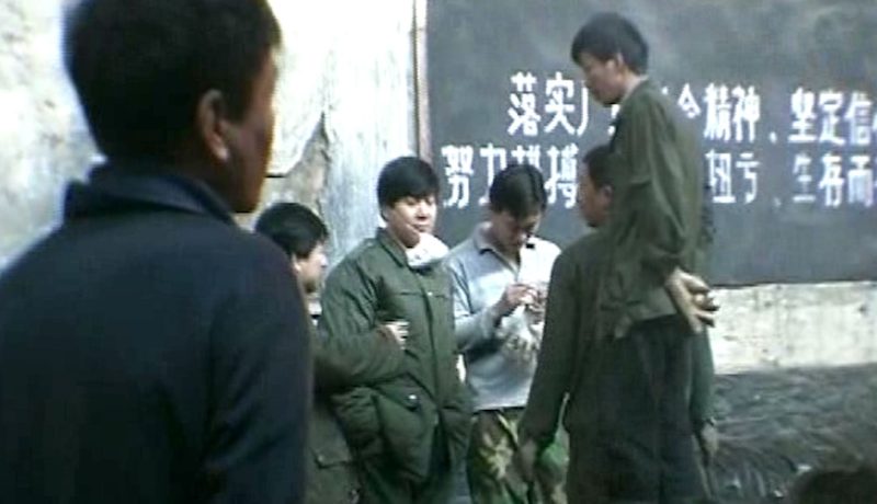 [解说] 时长9小时，中国最牛X的纪录片，直刺国人不愿回首的伤痛！《铁西区》-橘子资源网