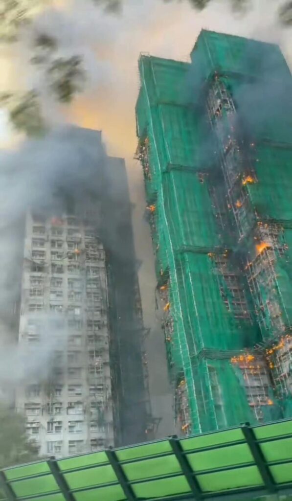 图片[1]-香港大埔突发大火致 14 死多人受伤，已有 7 栋楼起火，起火原因可能是什么？为什么火势这么严重？-橘子资源网